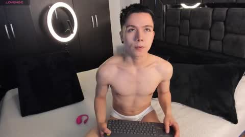 alanblack1 online show from November 12, 10:12 pm