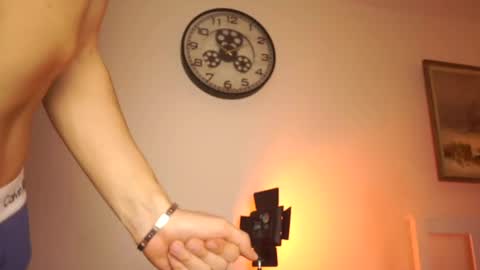 idenavarre online show from December 29, 9:30 pm