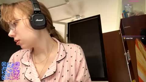 Stella online show from October 26, 8:04 am