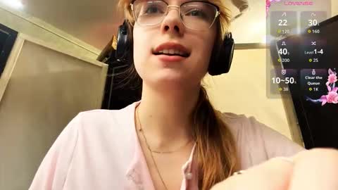 Stella online show from November 12, 3:25 pm