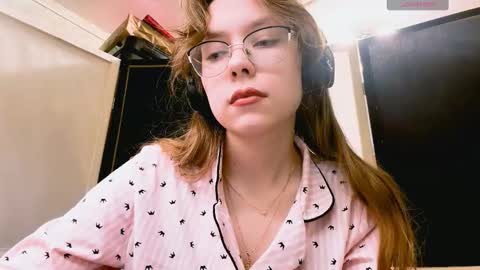 Stella online show from November 24, 12:59 pm