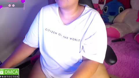 Snapshot of alanna_brunette chatting on October 6, 1:01 am lanna online show from October 6, 1:01 am