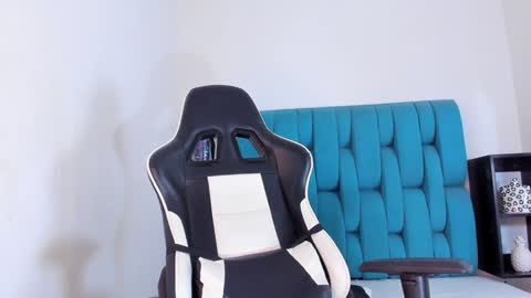 alannaughty_ online show from January 25, 11:32 pm