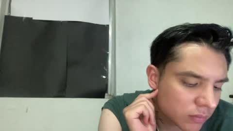 alber753713 online show from August 5, 5:26 am