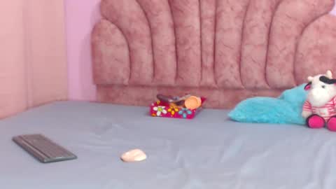 aldana_stone online show from January 8, 5:05 am