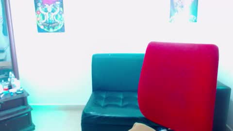 Snapshot of aleja2530 chatting on October 17, 5:06 pm aleja online show from October 17, 5:06 pm
