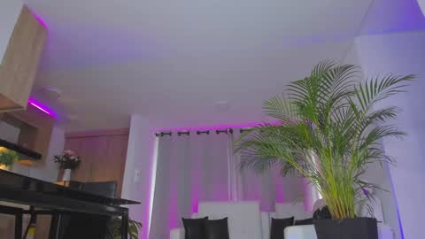 A L E J A N D R A online show from February 28, 8:18 pm