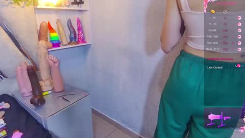 Snapshot of alejandra_martinss chatting on October 22, 3:21 am alejandra martins online show from October 22, 3:21 am