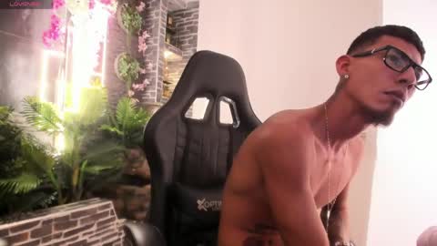 alejandro_zamora online show from May 21, 3:40 pm