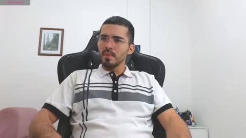 alejandroo_7 online show from December 4, 3:33 pm