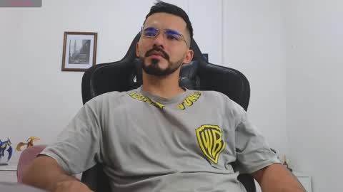 alejandroo_7 online show from October 15, 6:42 pm