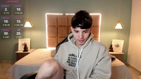 ALejoo Saenz online show from April 16, 11:40 pm