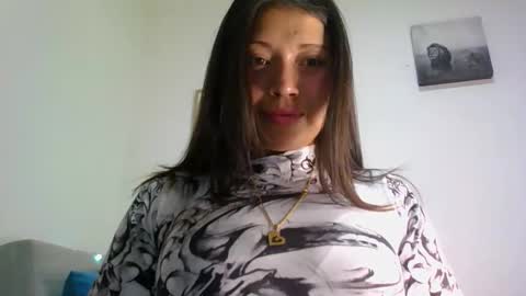 QUEEN OFF MILk  IM BACK  15 NOV online show from May 11, 12:06 am