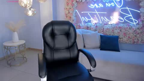 ALESSA ROMERO  online show from October 8, 8:04 pm