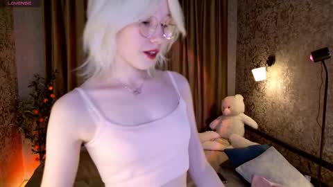 Lola online show from November 6, 5:05 pm