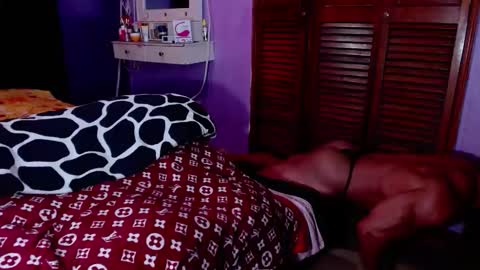 Snapshot of alex_bigcumvez chatting on October 23, 5:47 pm perseuz online show from October 23, 5:47 pm