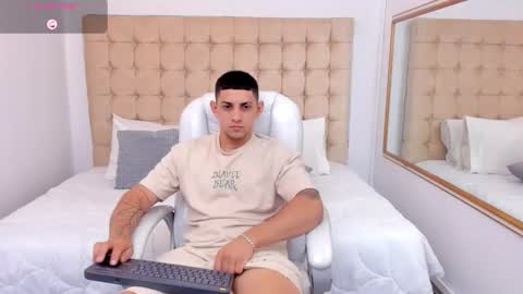 alex online show from December 16, 12:33 pm