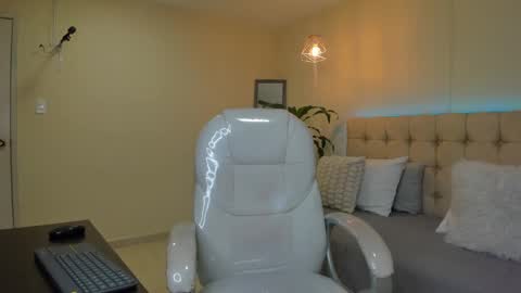 alex online show from March 3, 12:06 pm