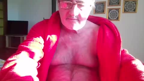 Snapshot of alex_fetishplayer chatting on December 3, 8:44 am Alex online show from December 3, 8:44 am