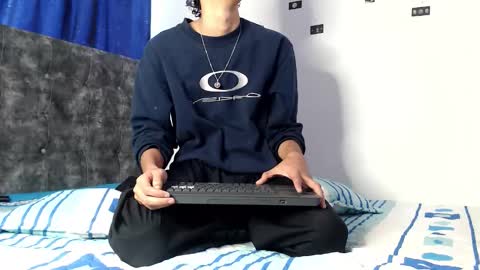 alex_mark_ online show from April 6, 6:42 pm