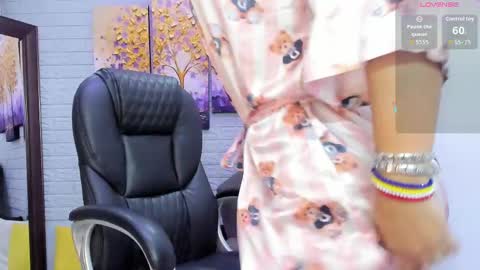 Snapshot of alexandrade_ chatting on September 27, 12:14 pm     online show from September 27, 12:14 pm