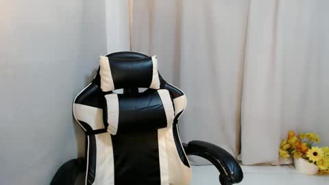 Andrea online show from December 14, 8:37 pm