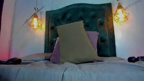    online show from November 4, 9:27 pm