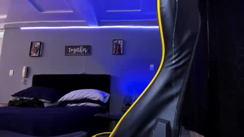 alexgiraldo__ online show from November 18, 1:14 pm