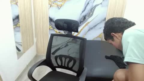 alexharvey01 online show from November 18, 7:28 pm