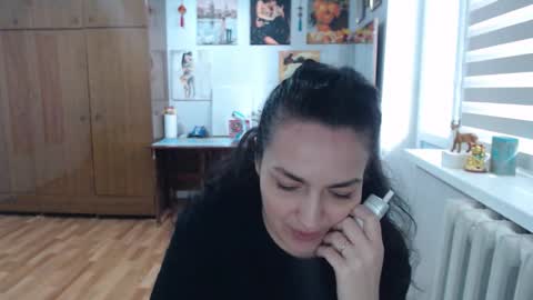 AlexisMillers online show from April 7, 11:45 am