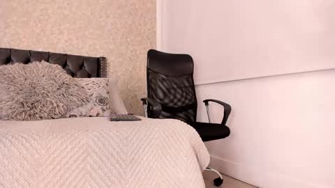 aleya_black online show from April 25, 3:41 am