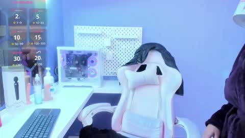 alice_26__ online show from December 3, 2:51 pm