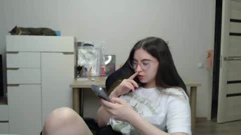 Alice online show from May 13, 5:00 pm