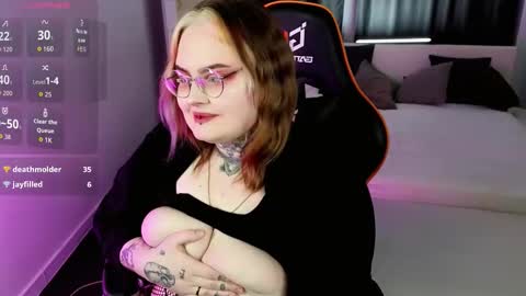 alice_linger online show from September 27, 9:01 pm