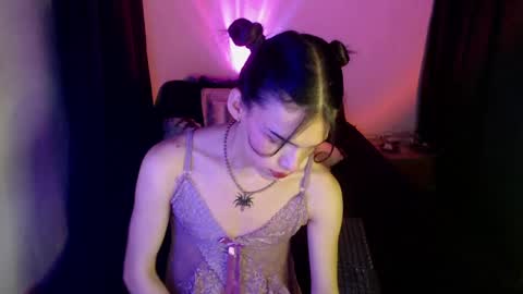Snapshot of alice_m00nn chatting on December 10, 9:01 am alice_m00nn online show from December 10, 9:01 am