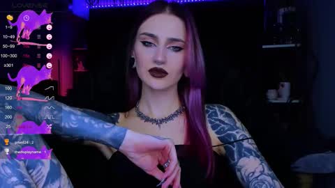 Alice online show from November 5, 7:05 pm