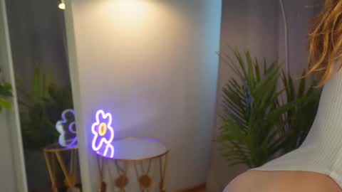 Alice  online show from September 27, 2:04 pm