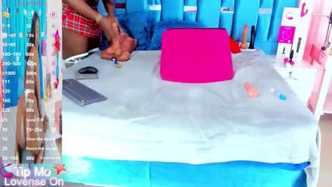 ALICE BENNET online show from October 31, 5:35 pm