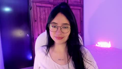 Snapshot of alicee_2 chatting on February 6, 10:25 am Aliceee  ..   97YP9VWGZHrefnav wishlist lists 1 online show from February 6, 10:25 am