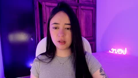Snapshot of alicee_2 chatting on December 17, 5:47 pm Aliceee  ..   97YP9VWGZHrefnav wishlist lists 1 online show from December 17, 5:47 pm
