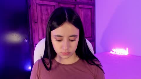 Snapshot of alicee_2 chatting on January 19, 9:13 pm Aliceee  ..   97YP9VWGZHrefnav wishlist lists 1 online show from January 19, 9:13 pm