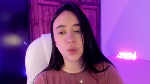 Snapshot of alicee_2 chatting on January 20, 8:07 pm Aliceee  ..   97YP9VWGZHrefnav wishlist lists 1 online show from January 20, 8:07 pm