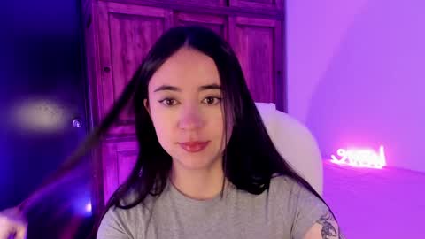 Snapshot of alicee_2 chatting on January 17, 10:11 am Aliceee  ..   97YP9VWGZHrefnav wishlist lists 1 online show from January 17, 10:11 am