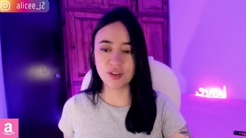 Snapshot of alicee_2 chatting on February 17, 6:06 pm Aliceee  ..   97YP9VWGZHrefnav wishlist lists 1 online show from February 17, 6:06 pm