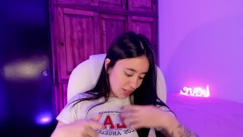Snapshot of alicee_2 chatting on January 6, 12:16 am Aliceee  ..   97YP9VWGZHrefnav wishlist lists 1 online show from January 6, 12:16 am