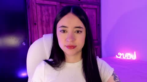 Snapshot of alicee_2 chatting on January 10, 9:23 am Aliceee  ..   97YP9VWGZHrefnav wishlist lists 1 online show from January 10, 9:23 am