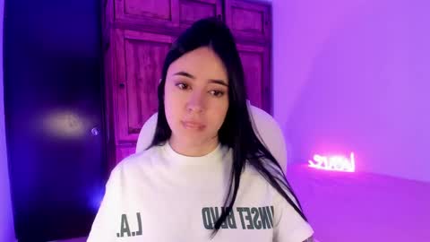 Snapshot of alicee_2 chatting on February 11, 12:15 pm Aliceee  ..   97YP9VWGZHrefnav wishlist lists 1 online show from February 11, 12:15 pm