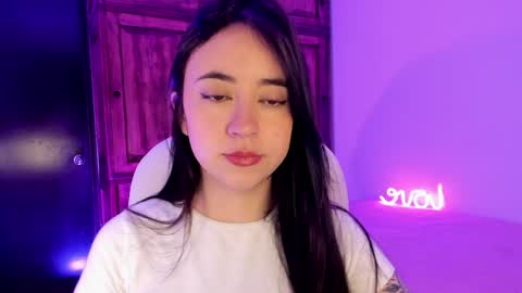 Snapshot of alicee_2 chatting on January 2, 8:46 pm Aliceee  ..   97YP9VWGZHrefnav wishlist lists 1 online show from January 2, 8:46 pm