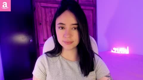 Snapshot of alicee_2 chatting on February 19, 8:10 pm Aliceee  ..   97YP9VWGZHrefnav wishlist lists 1 online show from February 19, 8:10 pm