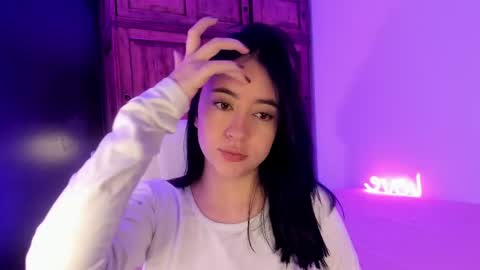 Snapshot of alicee_2 chatting on February 21, 5:09 pm Aliceee  ..   97YP9VWGZHrefnav wishlist lists 1 online show from February 21, 5:09 pm